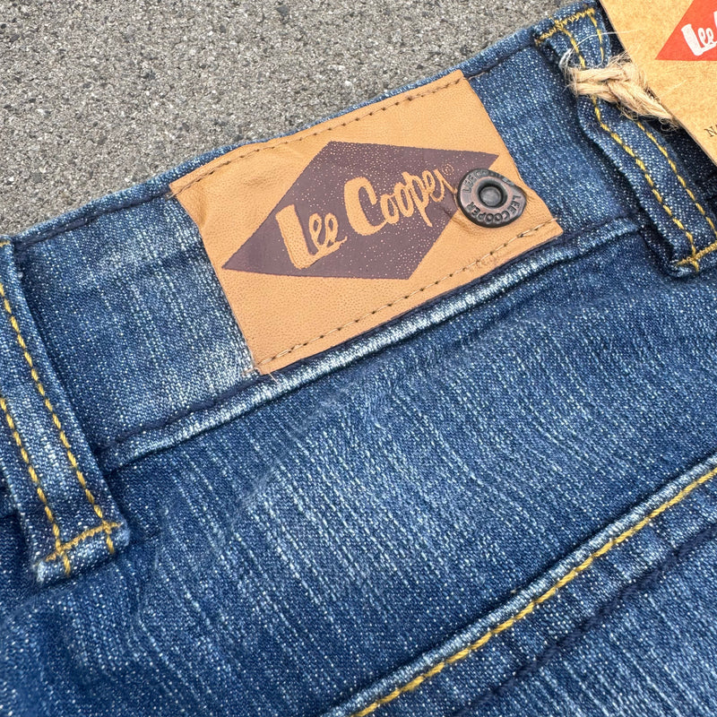 Detailansicht: Sourced limited accessories and clothes Lee Cooper wide leg stone washed jeans – Logo, Nähte oder Material