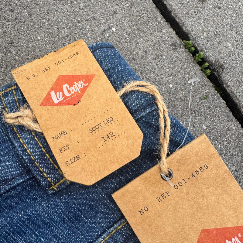 Detailansicht: Sourced limited accessories and clothes Lee Cooper wide leg stone washed jeans – Logo, Nähte oder Material