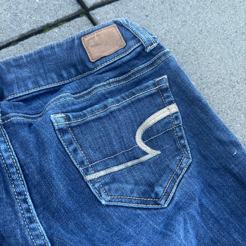Detailansicht: Sourced limited accessories and clothes American Eagle denim Y2K bootcut jeans – Logo, Nähte oder Material