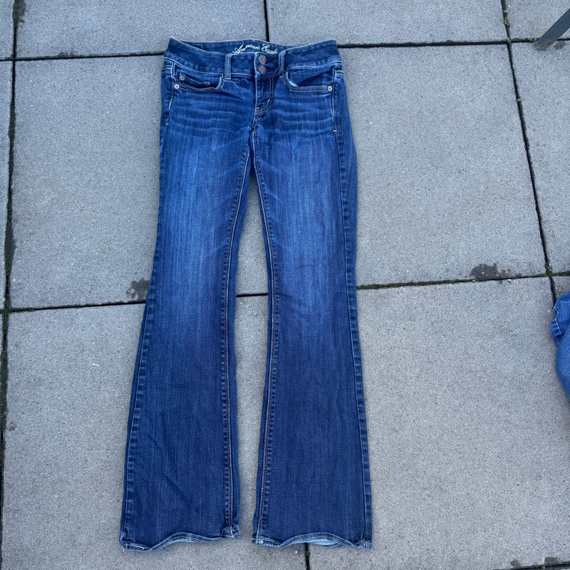 Detailansicht: Sourced limited accessories and clothes American Eagle denim Y2K bootcut jeans – Logo, Nähte oder Material