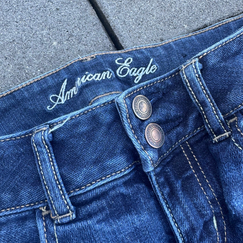 Detailansicht: Sourced limited accessories and clothes American Eagle denim Y2K bootcut jeans – Logo, Nähte oder Material