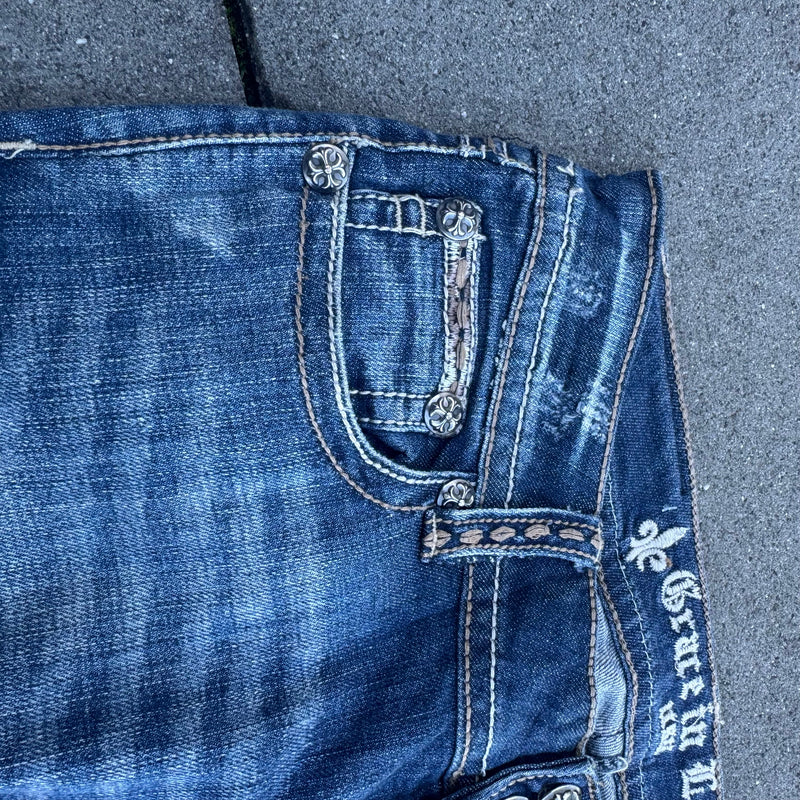 Detailansicht: Sourced limited accessories and clothes Grace in LA Y2K wide leg jeans – Logo, Nähte oder Material