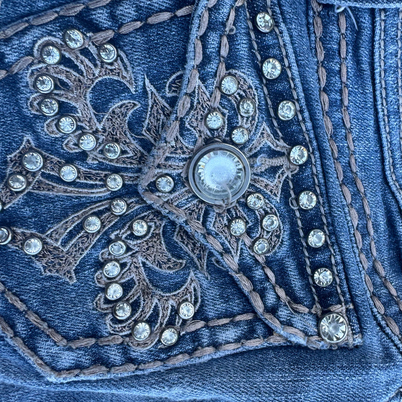 Detailansicht: Sourced limited accessories and clothes LA Idol Y2K rhinestones bootcut jeans – Logo, Nähte oder Material