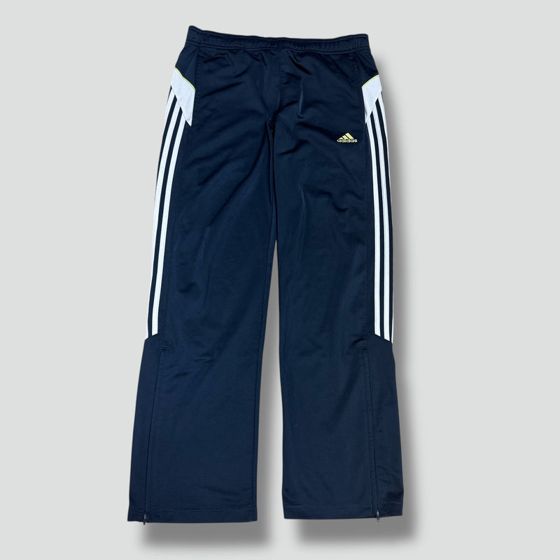 Sourced limited accessories and clothes Adidas vintage baggy 00s trackpants – Secondhand Streetwear