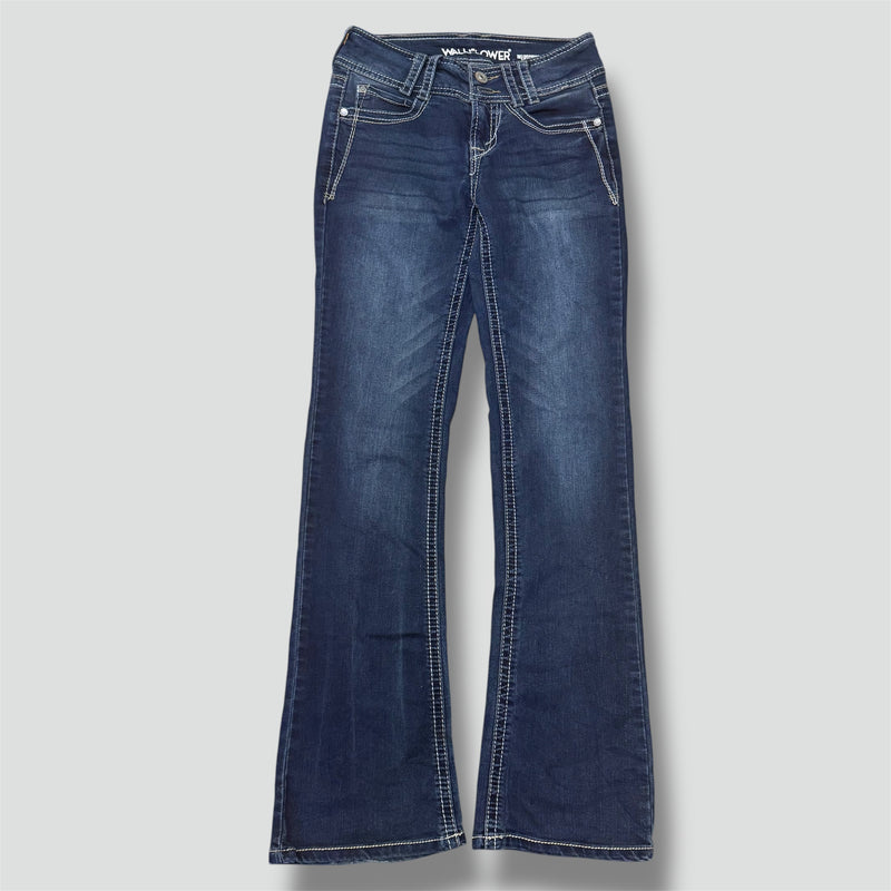 Detailansicht: Sourced limited accessories and clothes Wallflower Y2K vintage wide leg jeans – Logo, Nähte oder Material