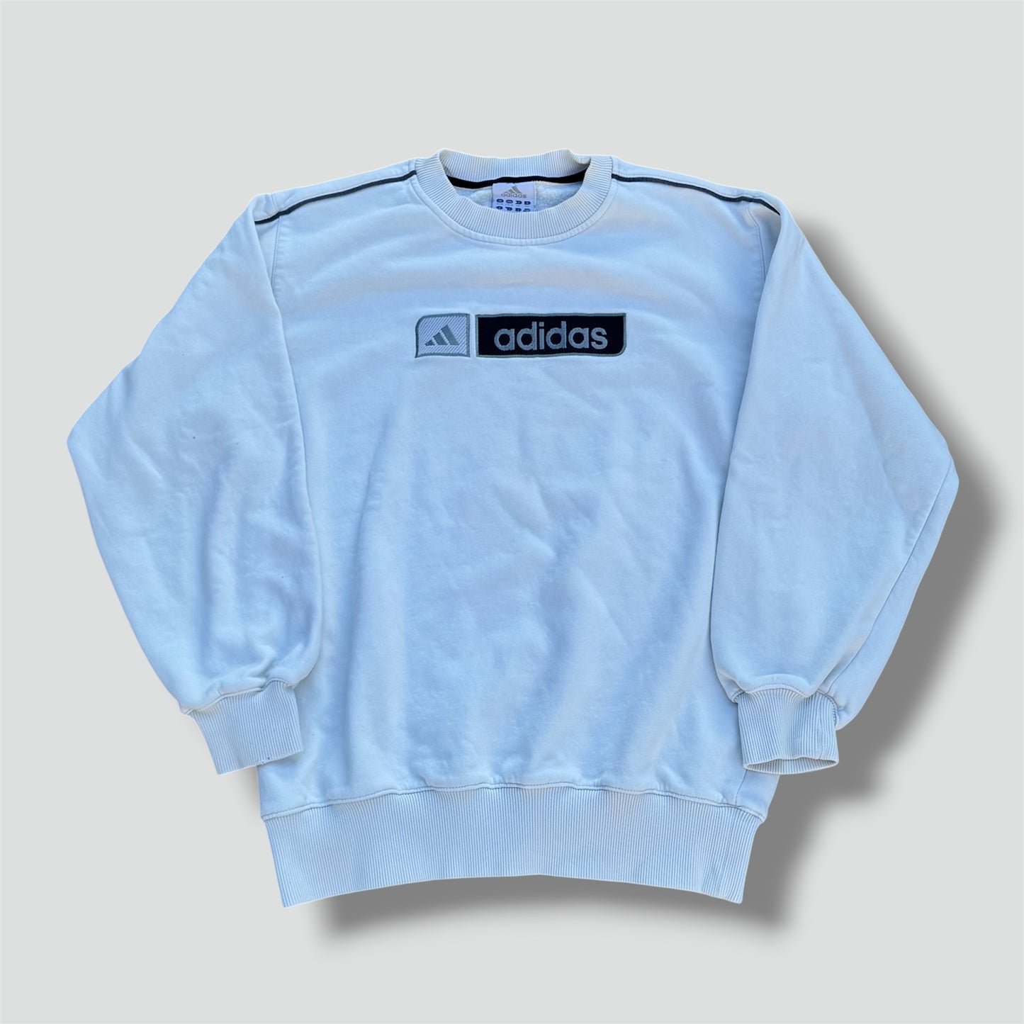 Adidas 00s streetwear white sweatshirt