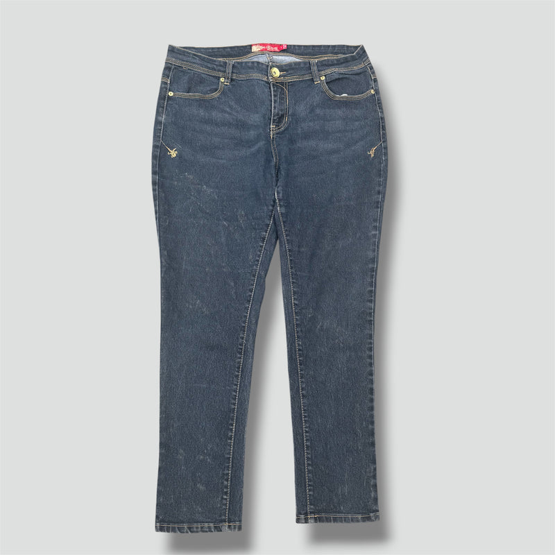 Detailansicht: Sourced limited accessories and clothes Apple Bottoms y2k retro jeans – Logo, Nähte oder Material