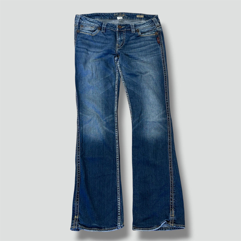 Detailansicht: Sourced limited accessories and clothes Silven y2k bootcut wide leg jeans – Logo, Nähte oder Material