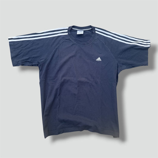 Adidas streetwear 00s t-shirt