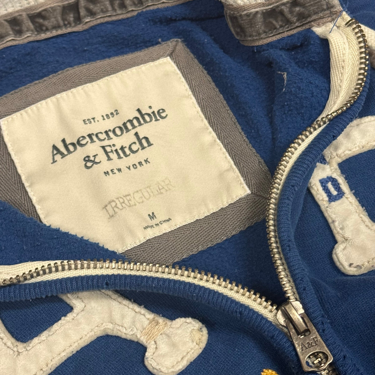 Abercrombie & Fitch destroyed-look zip-hoodie – Close-up 2