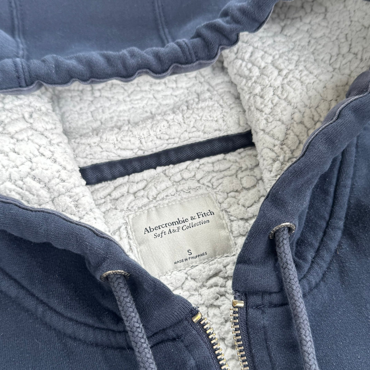 Abercrombie & Fitch fluffy y2k zip-hoodie – Close-up 2