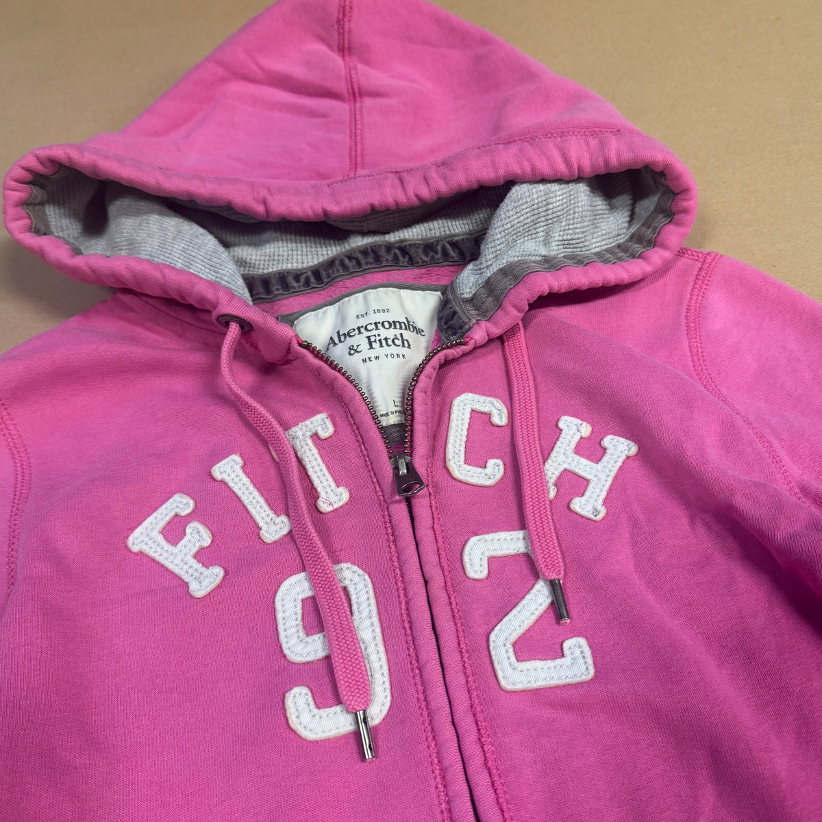Abercrombie & Fitch pink zip-up hoodie – Close-up 1