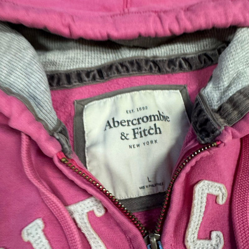 Detailansicht: Sourced limited accessories and clothes Abercrombie & Fitch pink zip-up hoodie – Logo, Nähte oder Material