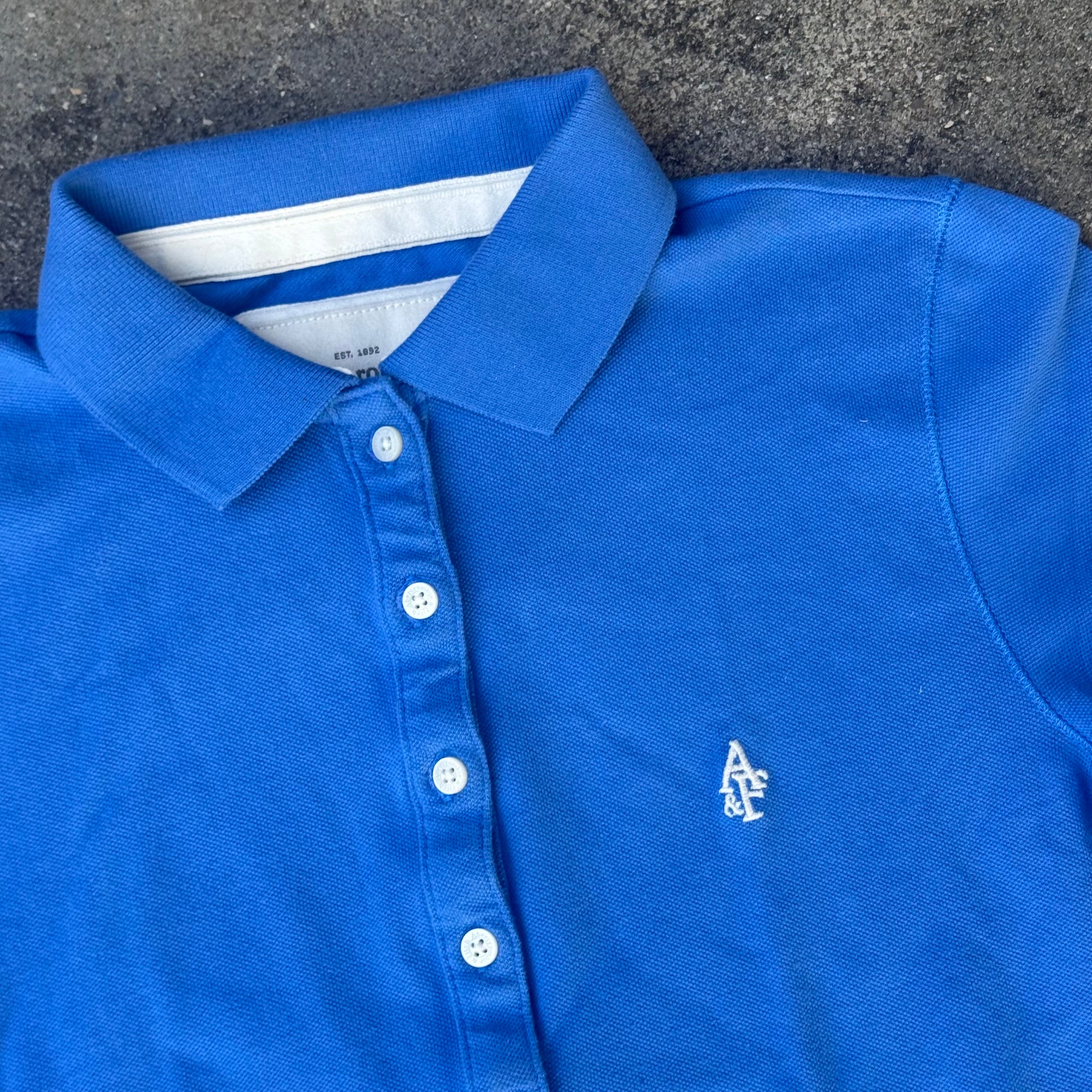 Abercrombie & Fitch y2 kretro womens poloshirt – Close-up 1