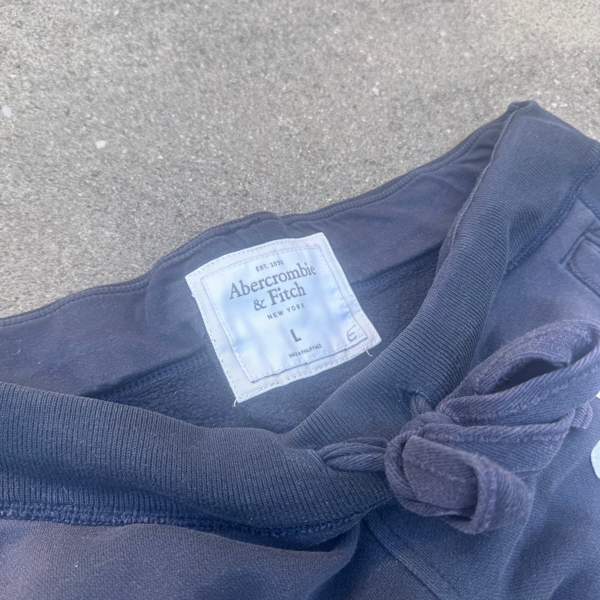 Abercrombie & Fitch Y2K blue sweatpants – Close-up 2