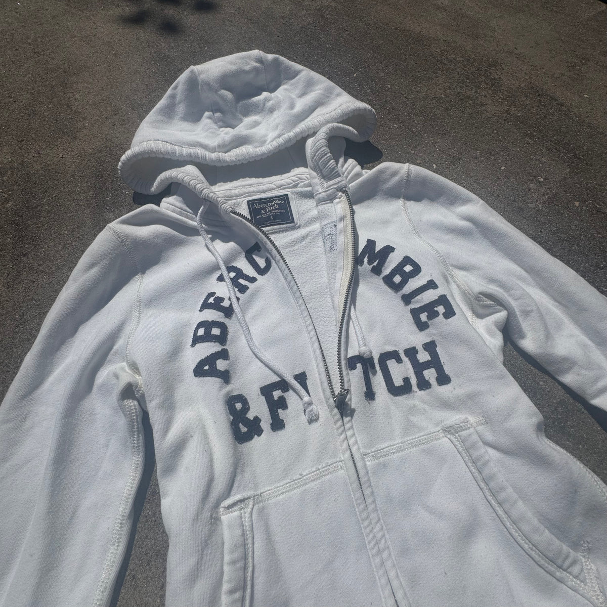 Abercrombie & Fitch Y2K white zip-up hoodie – Close-up 2