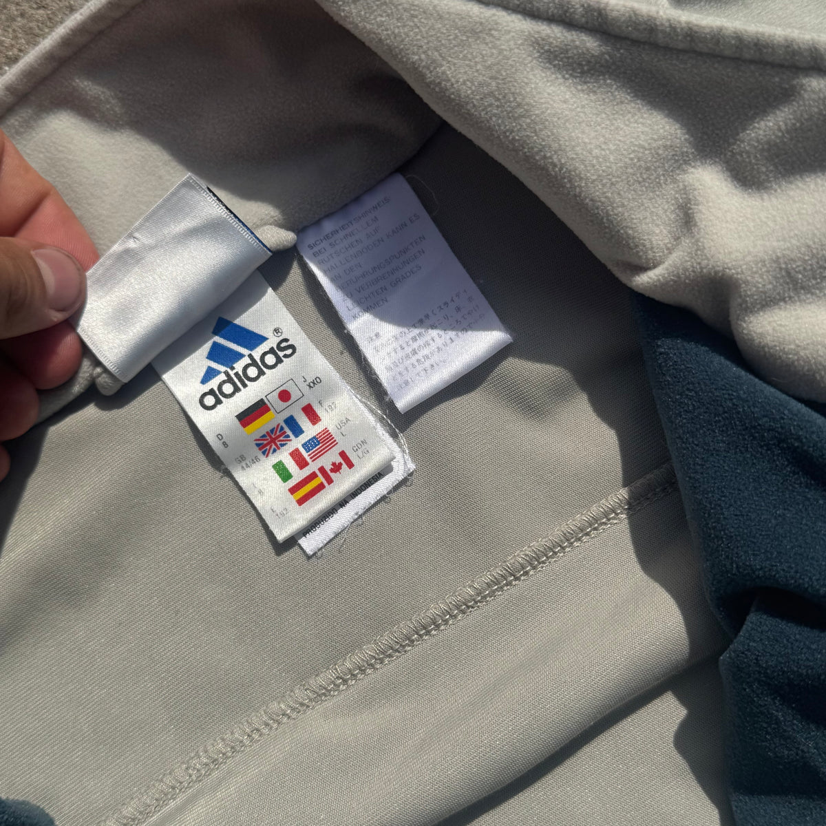 Adidas 90s cream fleece track jacket – Close-up 2
