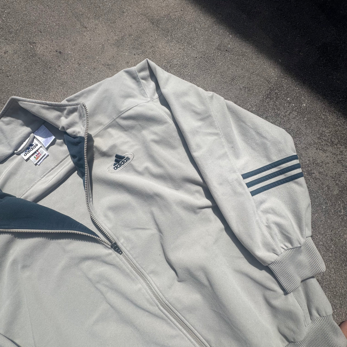 Adidas 90s cream fleece track jacket – Close-up 3