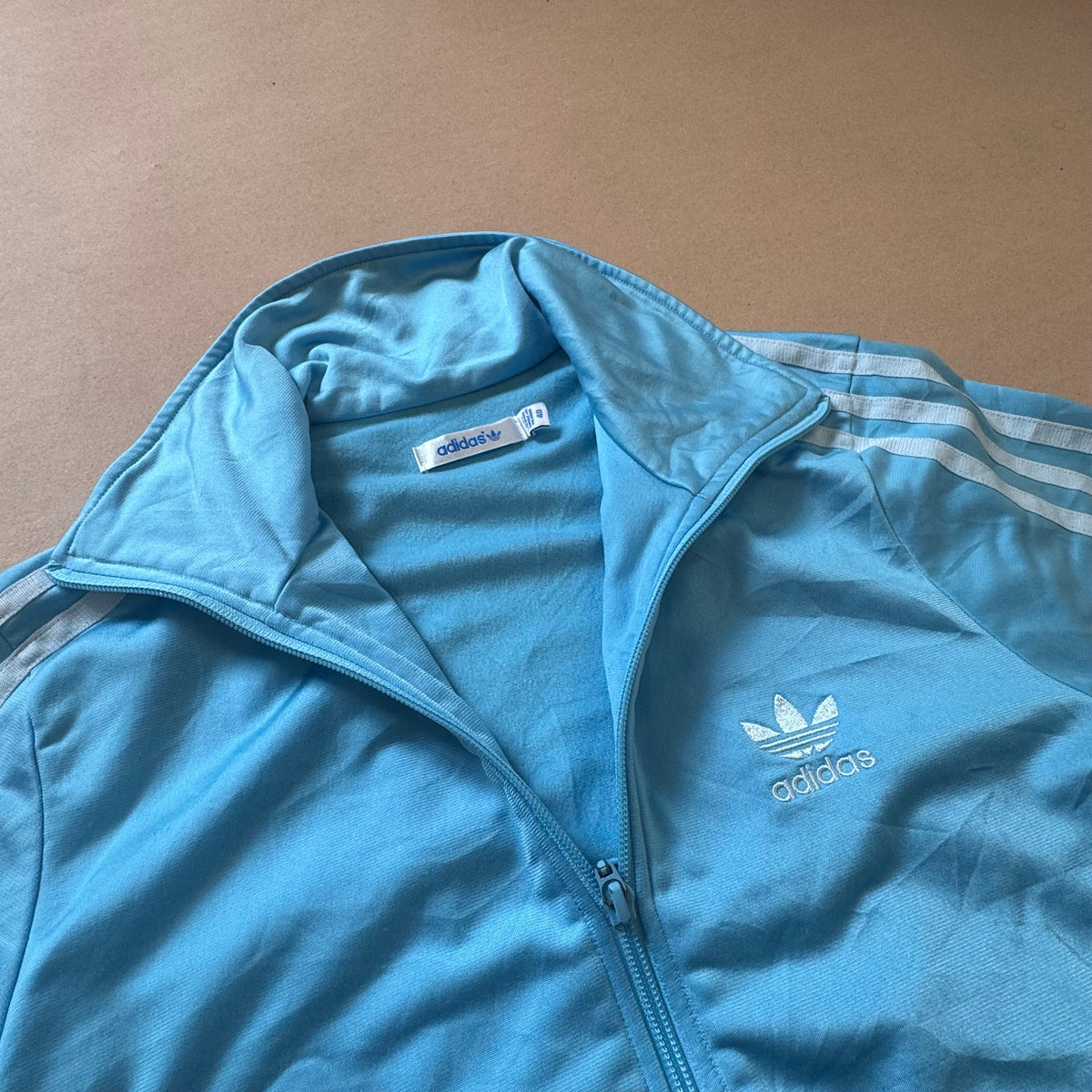 Adidas Firebird Y2K light blue track jacket – Close-up 2