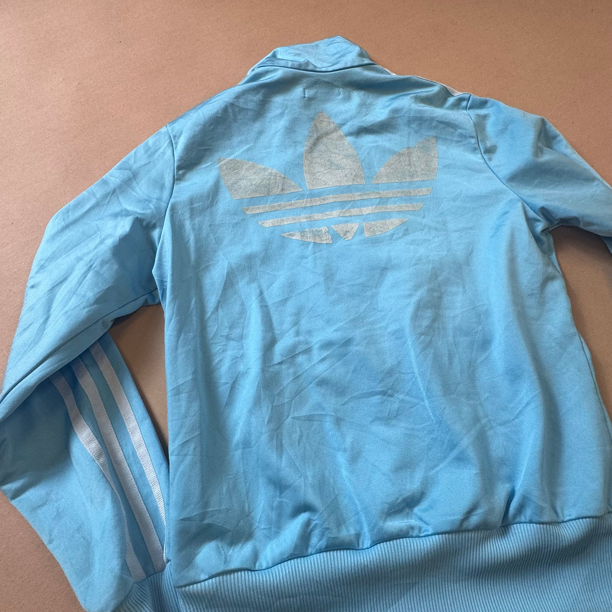 Adidas Firebird Y2K light blue track jacket – Close-up 3