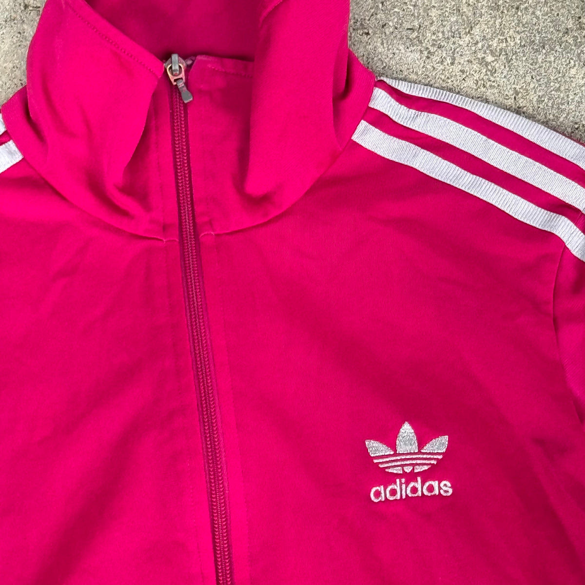 Adidas Firebird y2k pink track jacket – Close-up 1