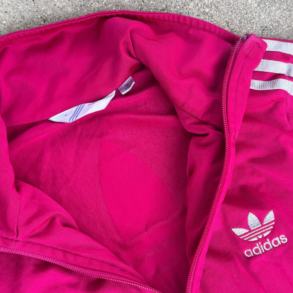 Adidas Firebird y2k pink track jacket – Close-up 2
