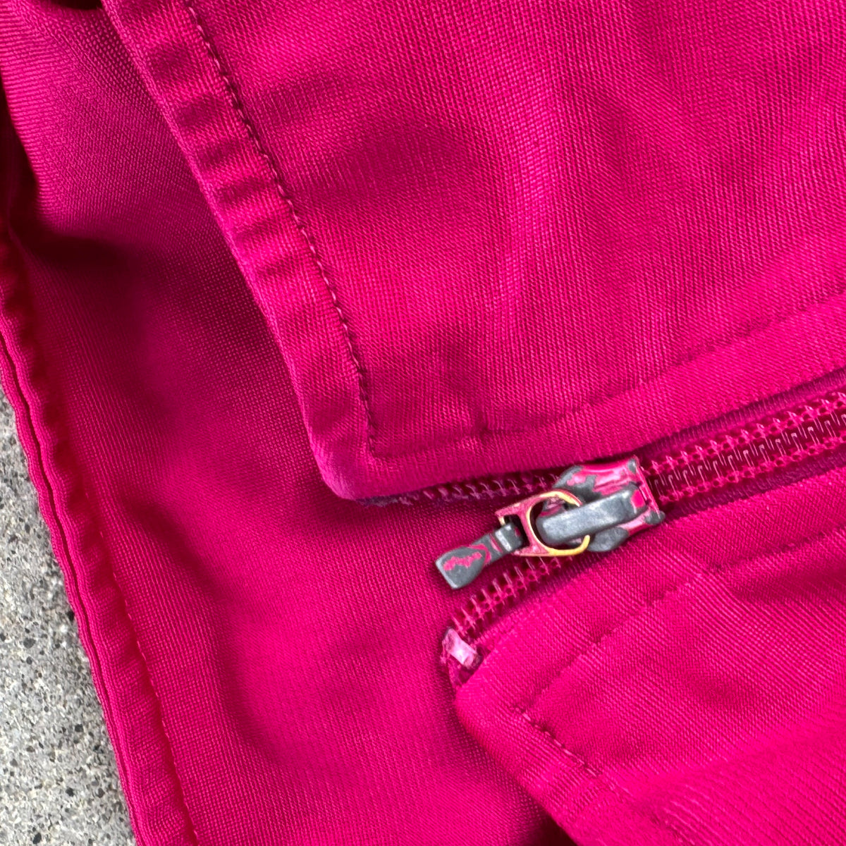 Adidas Firebird y2k pink track jacket – Close-up 3