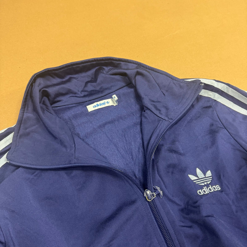 Detailansicht: Sourced limited accessories and clothes Adidas Firebird y2k purple track jacket – Logo, Nähte oder Material