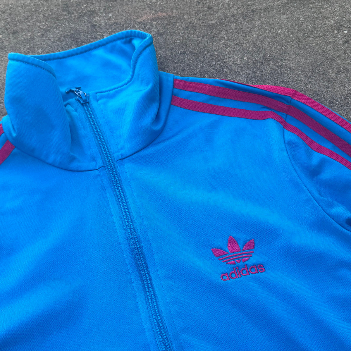 Adidas Firebird y2k vintage track jacket – Close-up 1