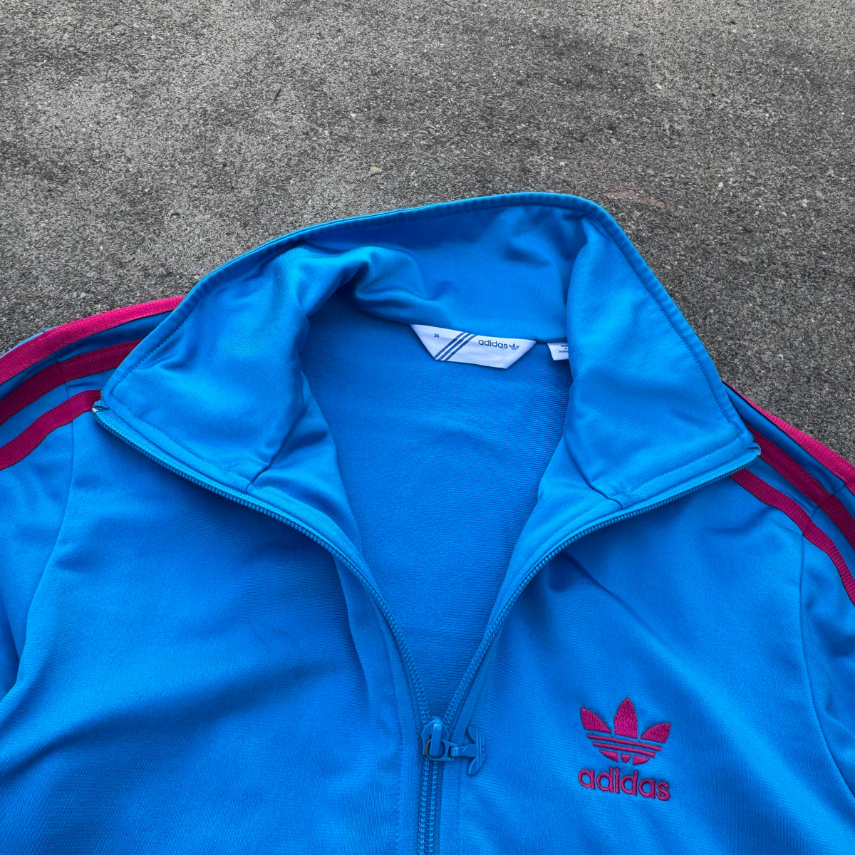 Adidas Firebird y2k vintage track jacket – Close-up 2