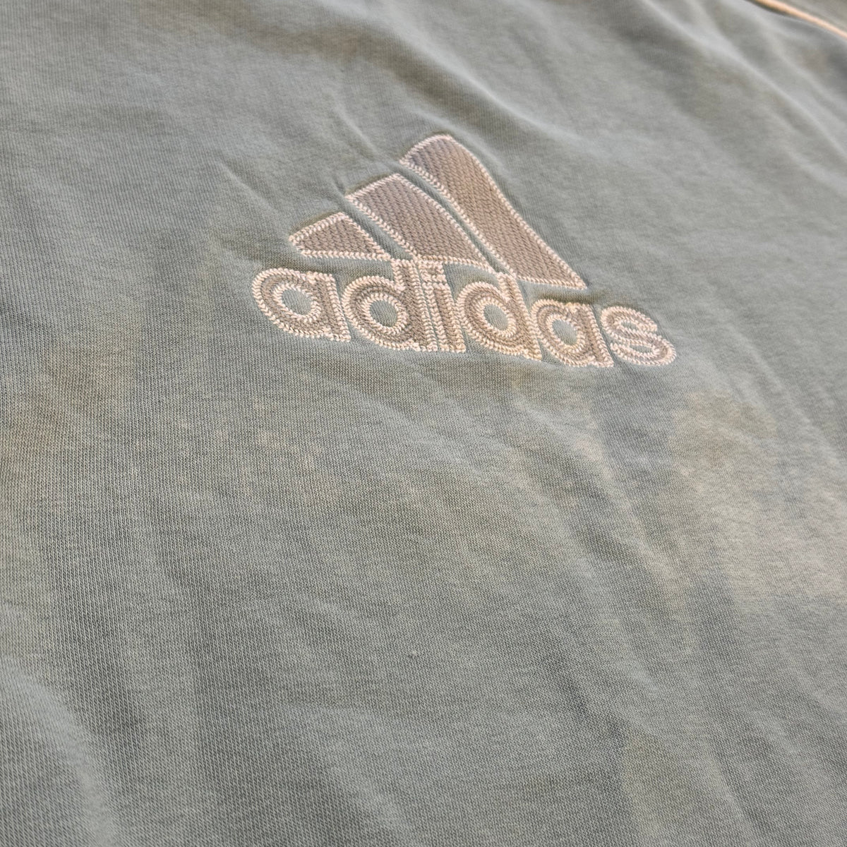 Adidas skyblue streetwear sweatshirt – Close-up 2