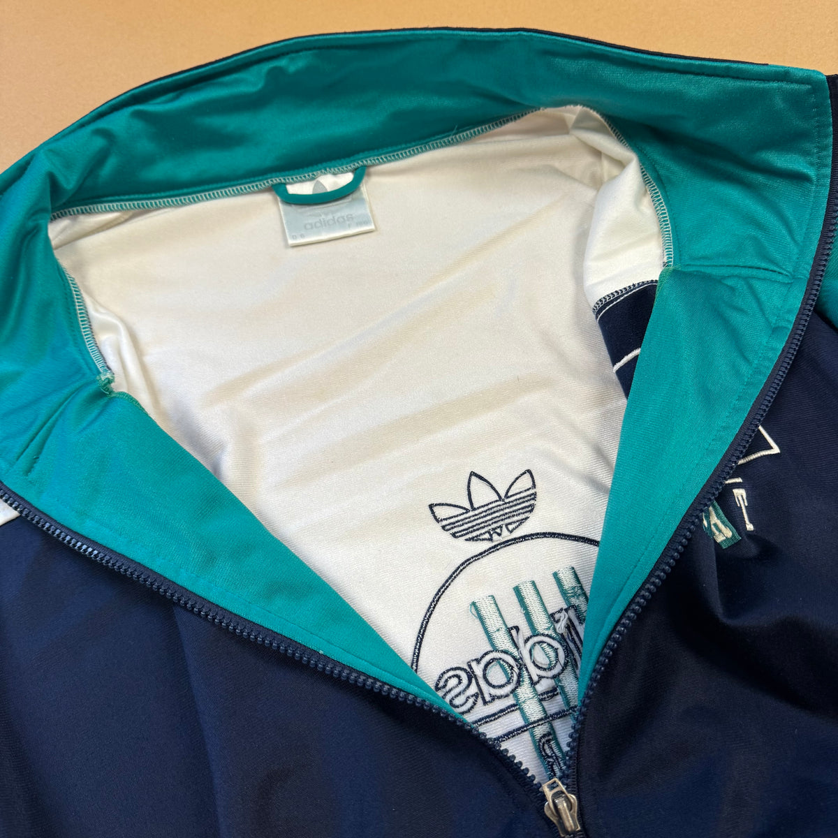 Adidas sport 90s vintage track jacket – Close-up 5