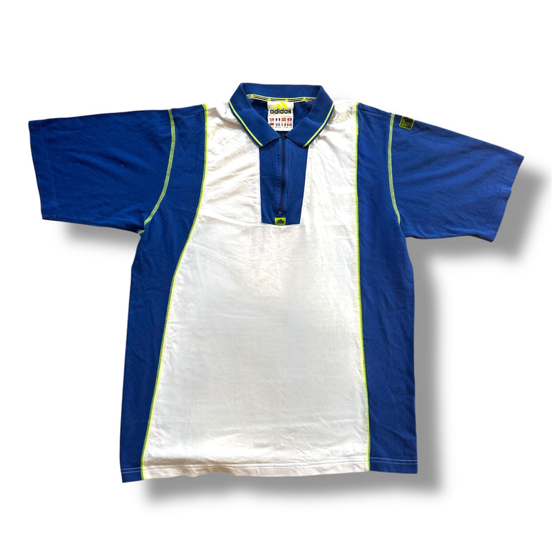 Detailansicht: Sourced limited accessories and clothes Adidas sportswear white poloshirt – Logo, Nähte oder Material