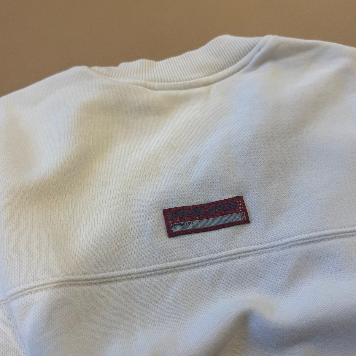 Adidas streetwear 00s white sweatshirt – Close-up 4