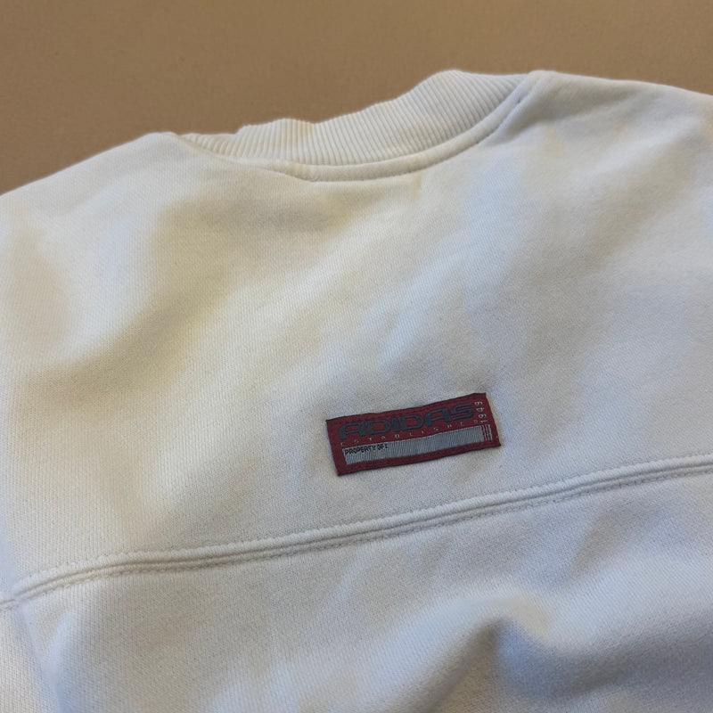 Detailansicht: Sourced limited accessories and clothes Adidas streetwear 00s white sweatshirt – Logo, Nähte oder Material