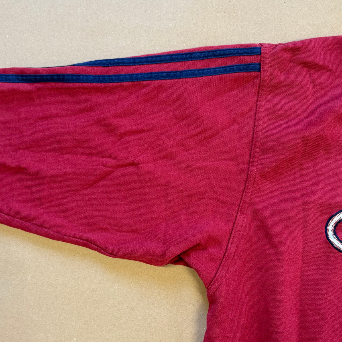 Adidas Streetwear sweatshirt – Close-up 2