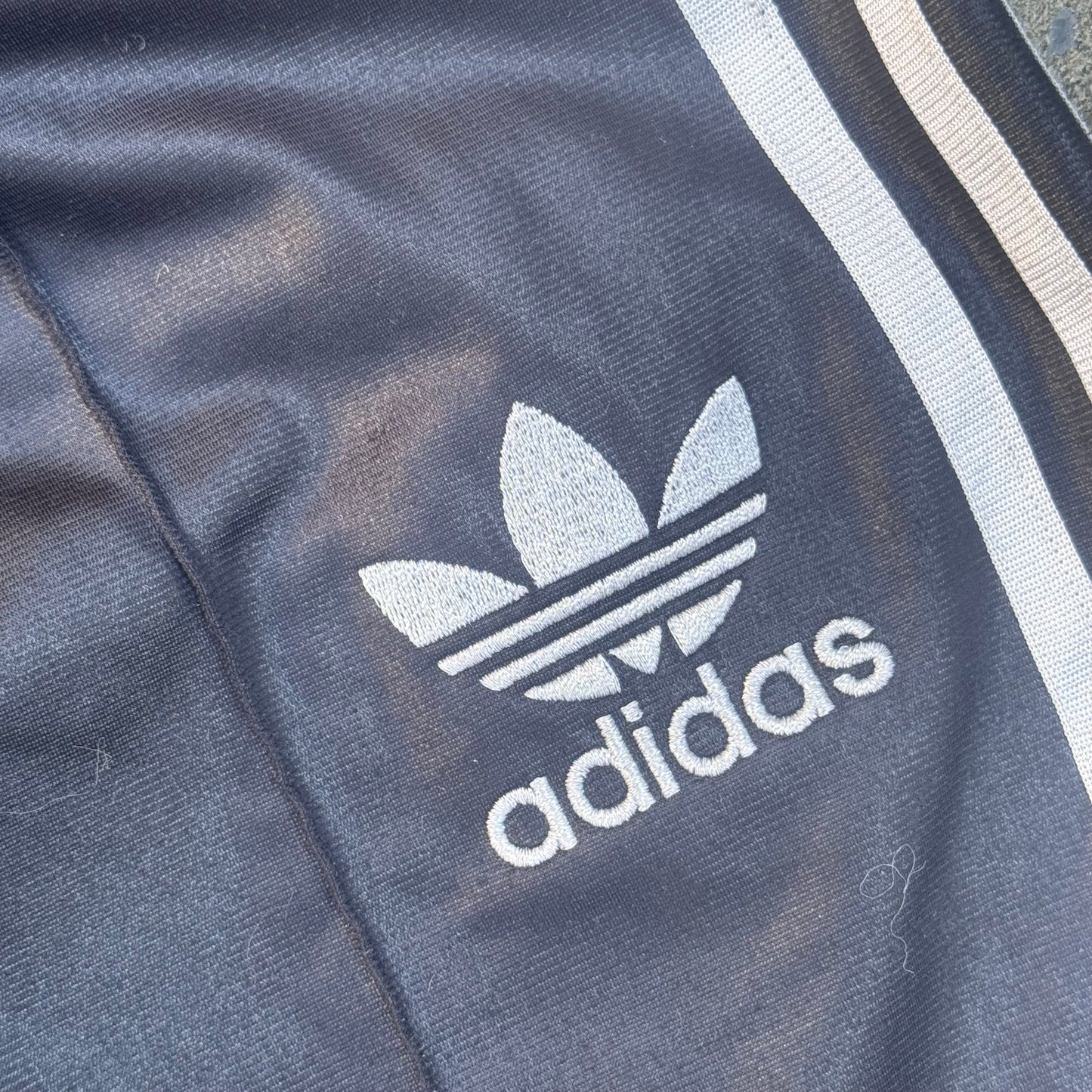 Adidas vintage black Firebird track pants – Close-up 3