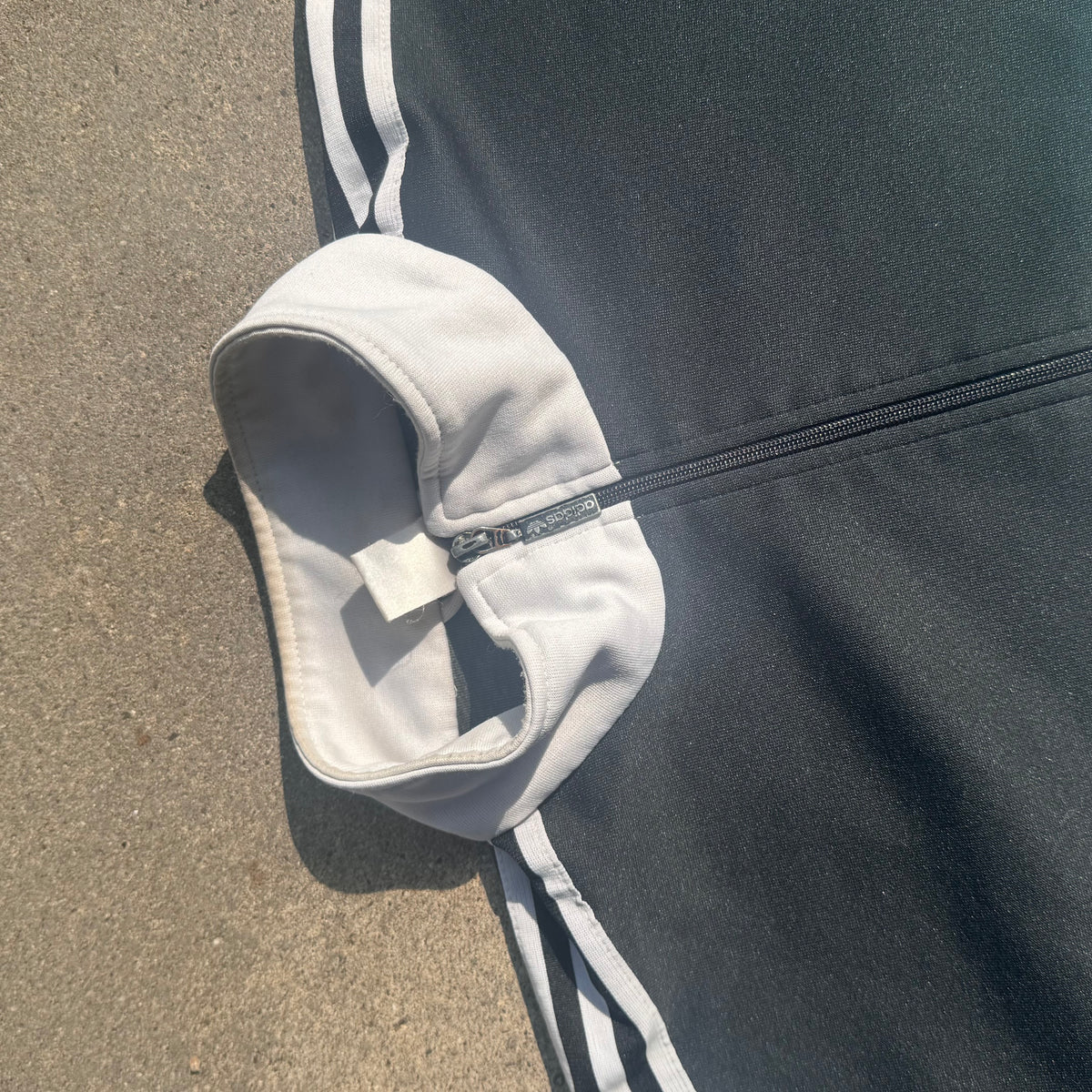 Adidas vintage block black track jacket – Close-up 2