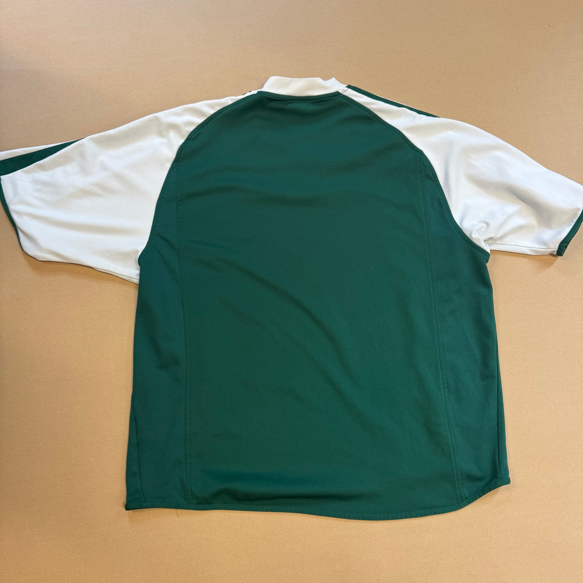 Adidas Vintage clean basketball summer t-shirt – Close-up 2