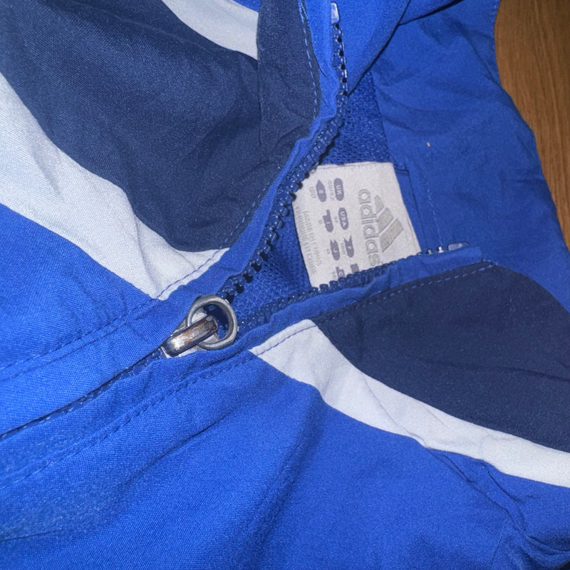 Detailansicht: Sourced limited accessories and clothes Adidas vintage football retro track jacket – Logo, Nähte oder Material
