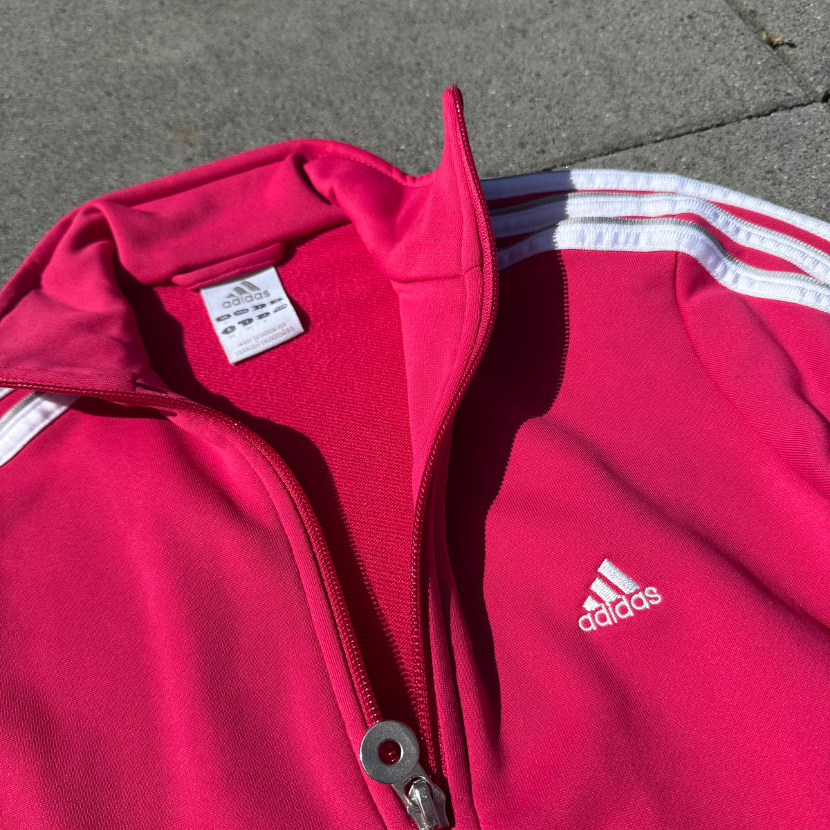 Adidas vintage pink three stripes track jacket – Close-up 1