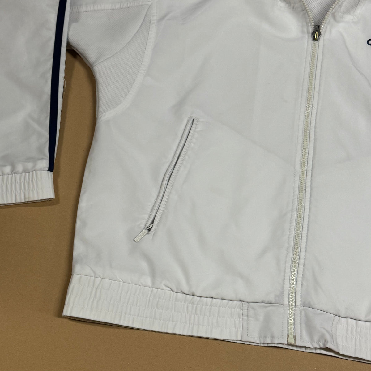 Adidas vintage raincoat – Close-up 3