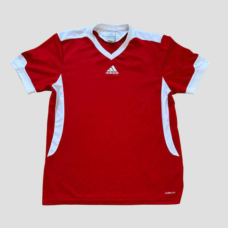 Sourced limited accessories and clothes Adidas vintage sportswear t-shirt – Secondhand Streetwear