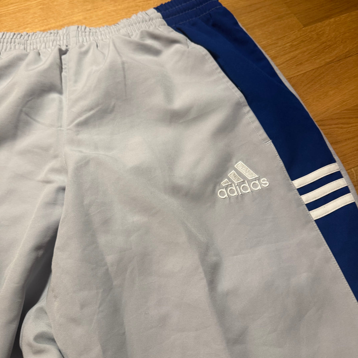 Adidas vintage track set – Close-up 2