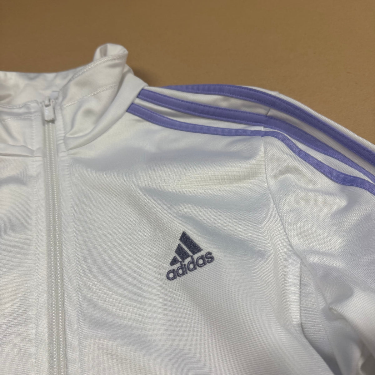 Adidas white women’s track jacket – Close-up 1