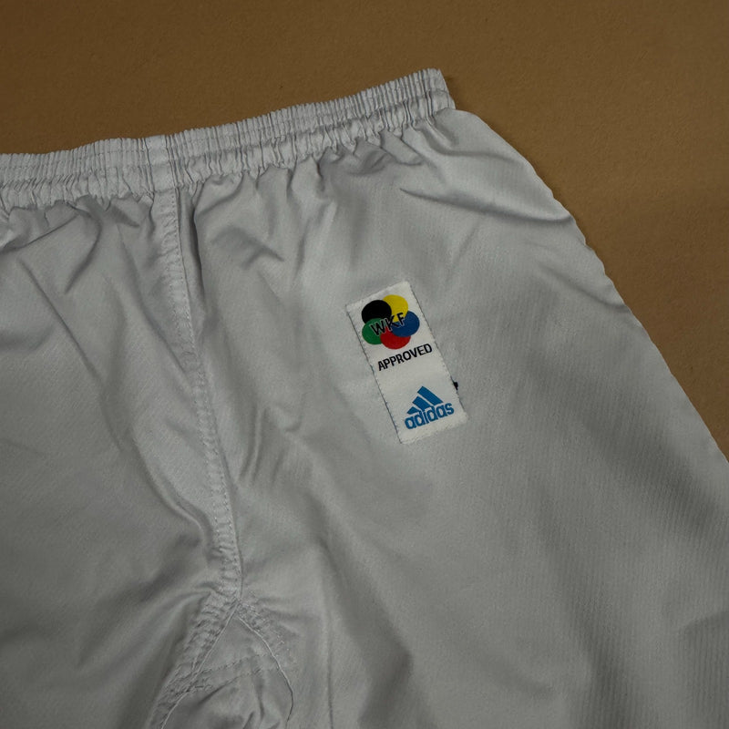 Detailansicht: Sourced limited accessories and clothes Adidas WKF Olympia baggy white track pants – Logo, Nähte oder Material