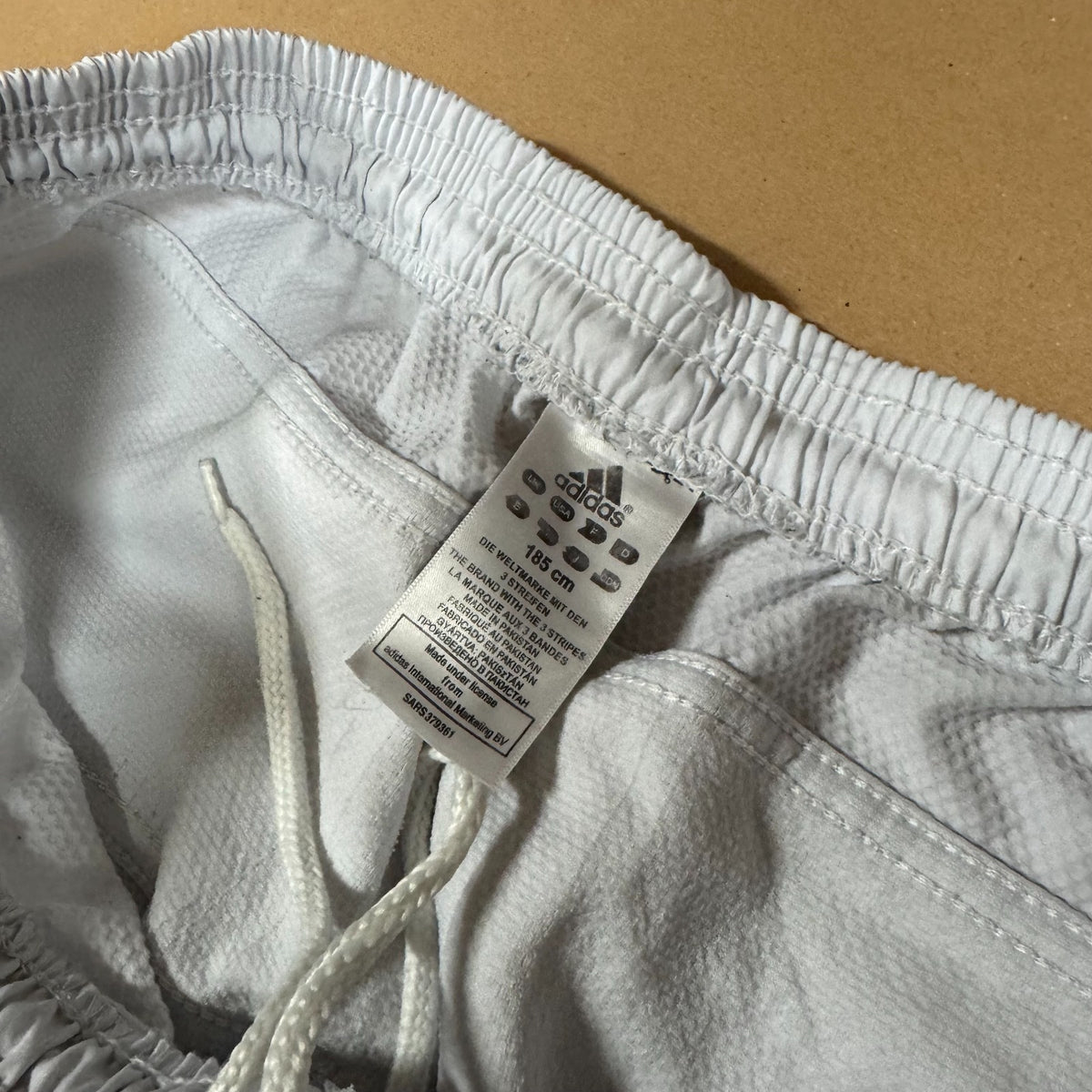 Adidas WKF Olympia baggy white track pants – Close-up 2