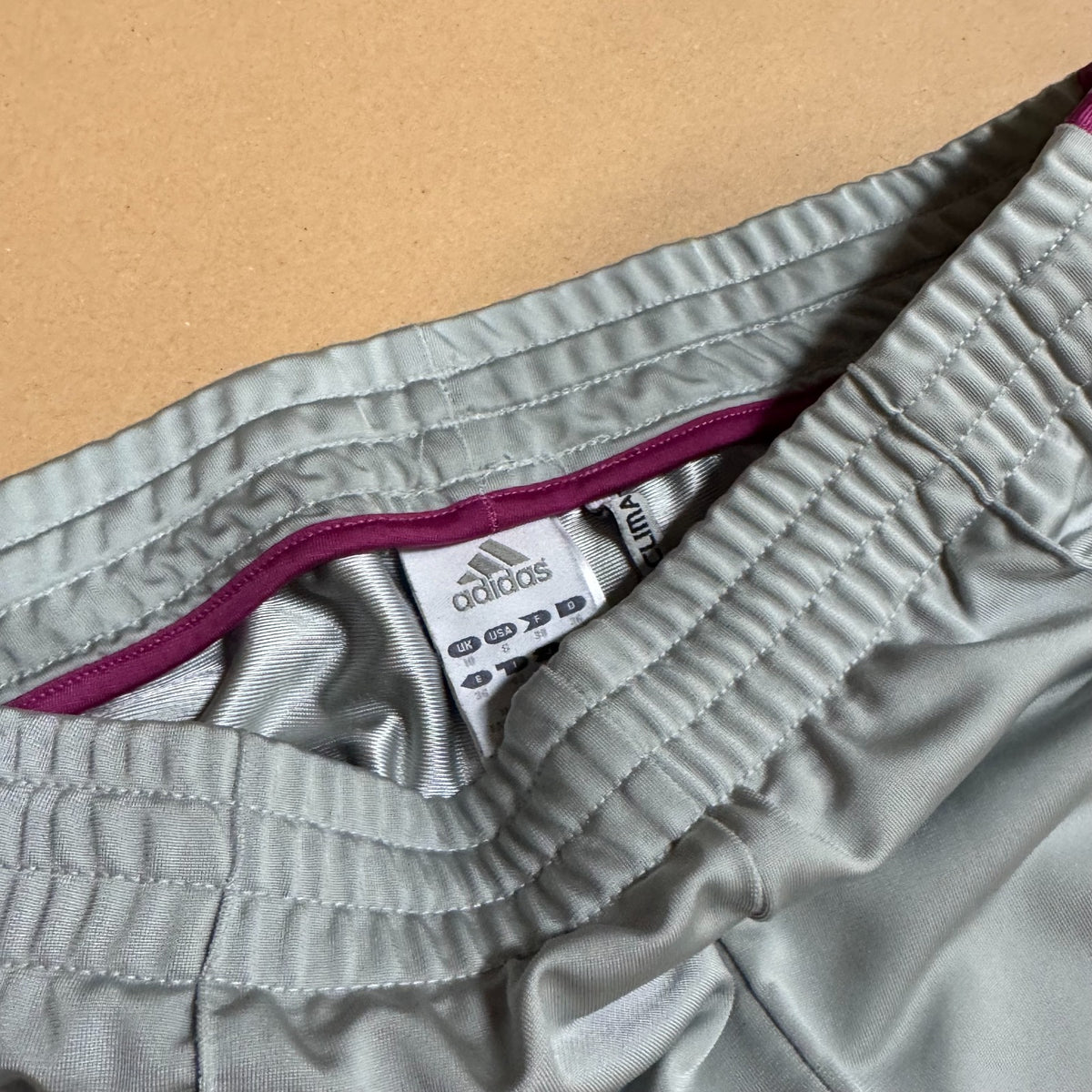 Adidas Y2K grey Firebird track pants – Close-up 2