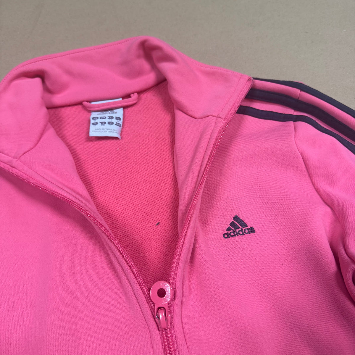 Adidas Y2K style pink track jacket – Close-up 1