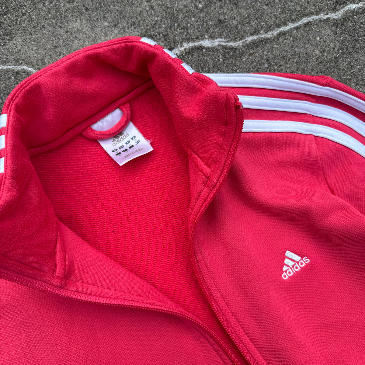 Adidas Y2K three stripes track jacket – Close-up 2